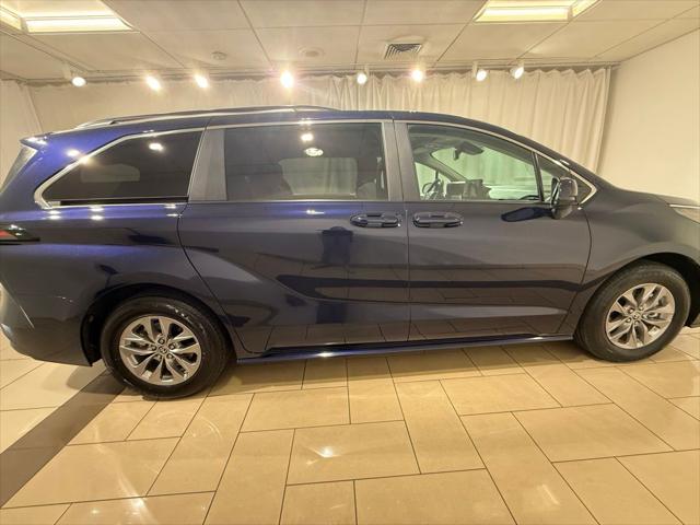 2025 Toyota Sienna LE