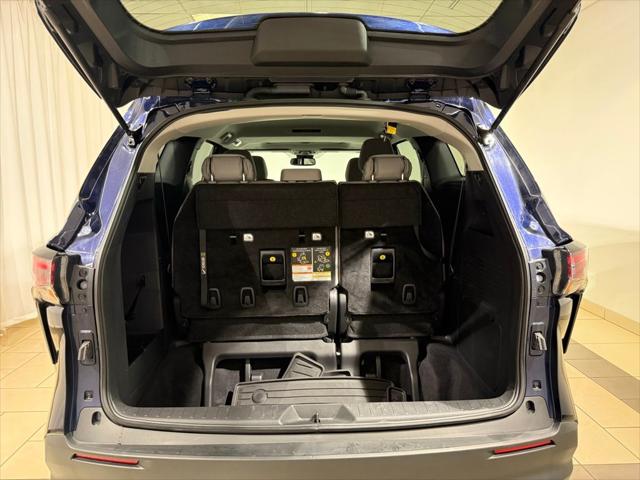 2025 Toyota Sienna LE