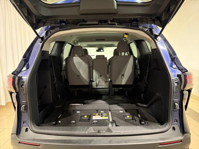 2025 Toyota Sienna LE