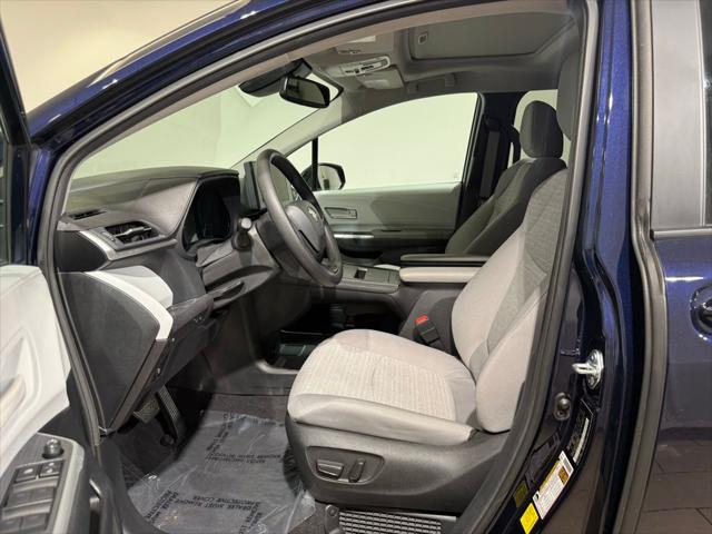 2025 Toyota Sienna LE