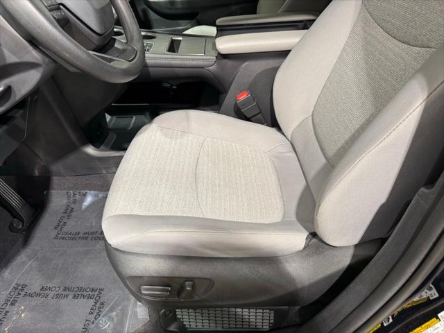 2025 Toyota Sienna LE
