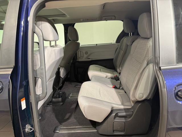 2025 Toyota Sienna LE