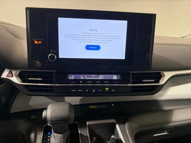 2025 Toyota Sienna LE