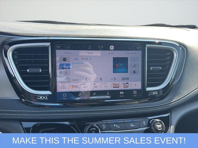 2027 Chrysler Pacifica Select