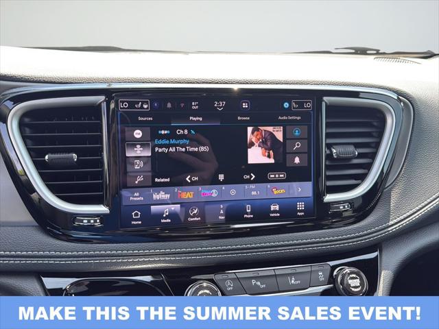 2027 Chrysler Pacifica Select