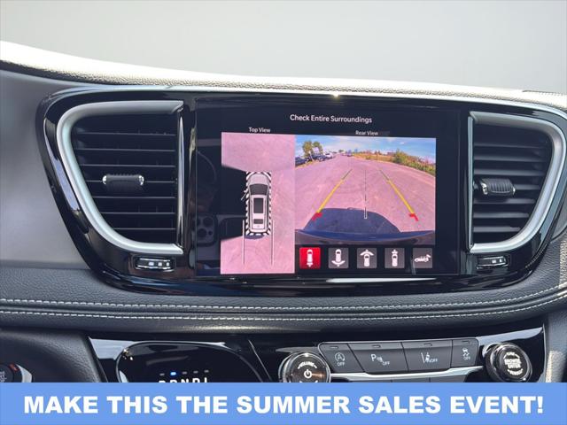 2027 Chrysler Pacifica Select