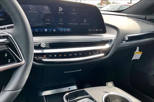 2024 Cadillac iQ Luxury w/1SE