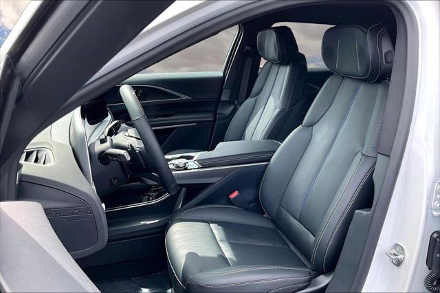 2024 Cadillac iQ Luxury w/1SE