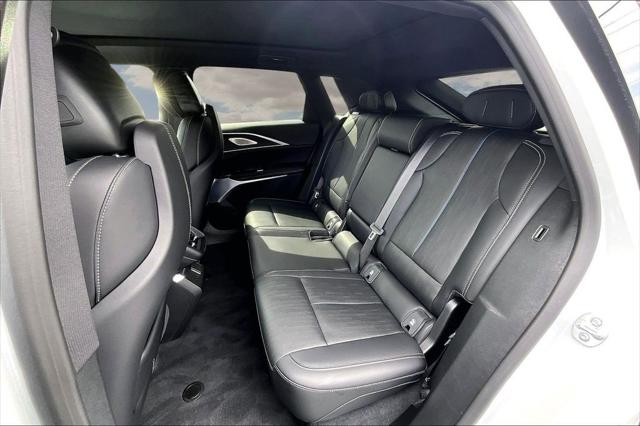 2024 Cadillac iQ Luxury w/1SE