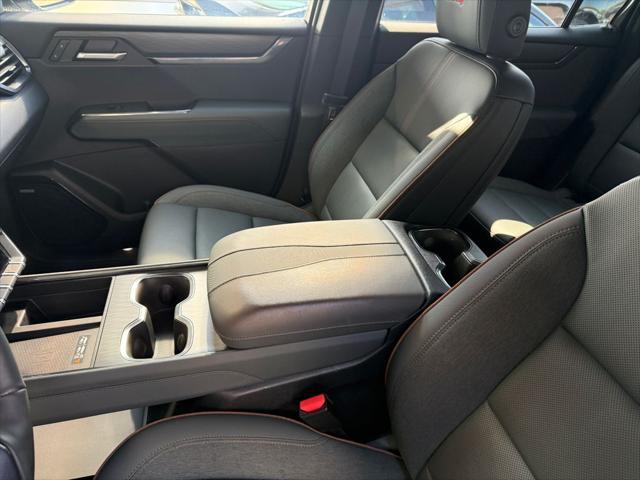 2025 GMC Acadia AWD AT4