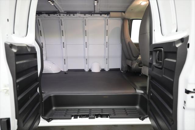 2026 Chevrolet Express Cargo Van 2500 Regular Wheelbase, WT, RWD