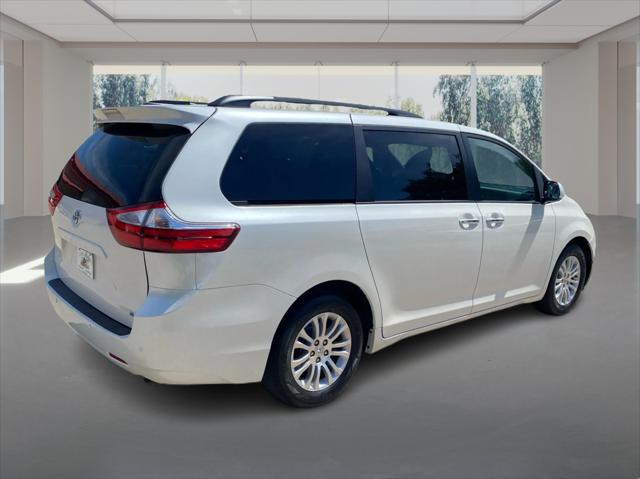 2017 Toyota Sienna XLE 8 Passenger