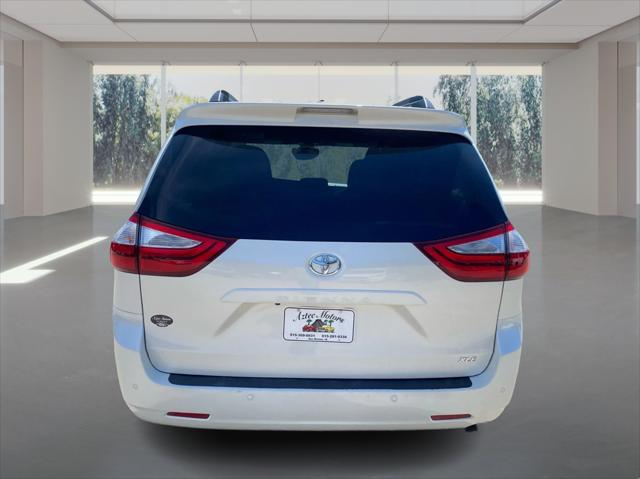 2017 Toyota Sienna XLE 8 Passenger