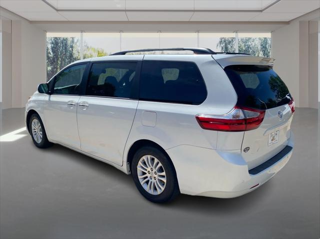 2017 Toyota Sienna XLE 8 Passenger