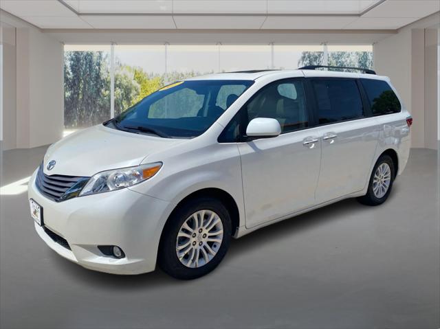 2017 Toyota Sienna XLE 8 Passenger