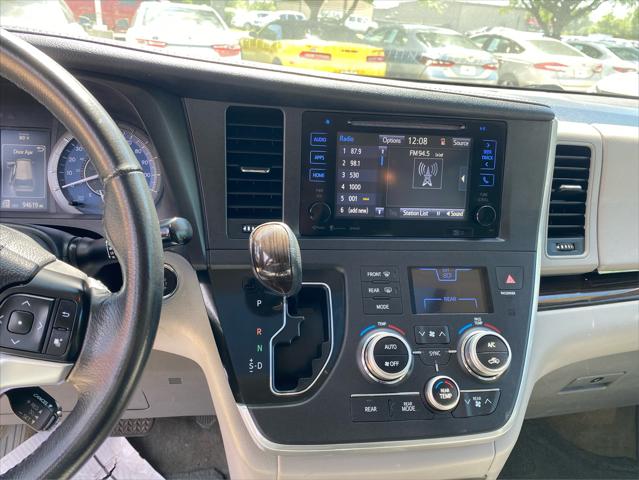 2017 Toyota Sienna XLE 8 Passenger