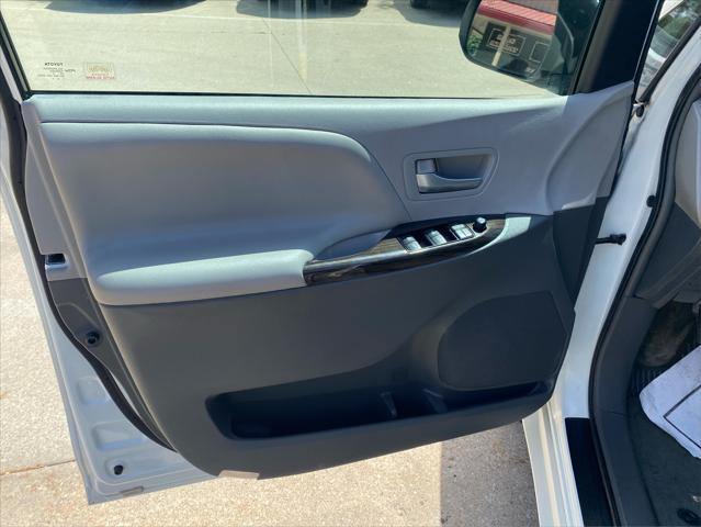 2017 Toyota Sienna XLE 8 Passenger