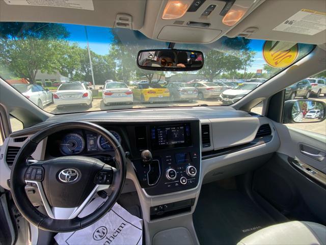 2017 Toyota Sienna XLE 8 Passenger
