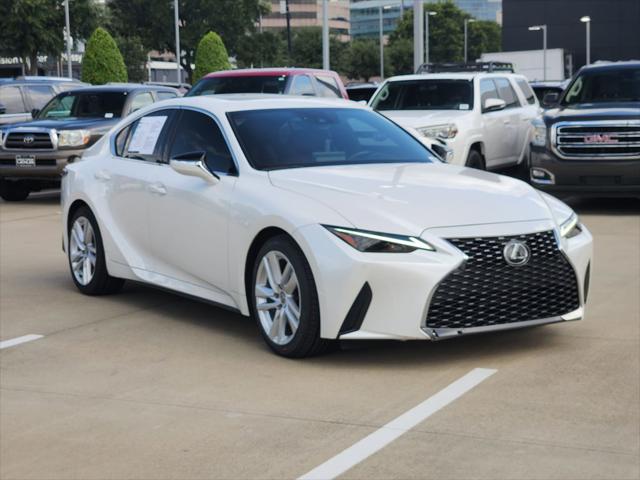 2024 Lexus IS 300 - Photo 3
