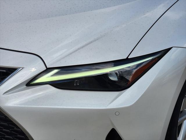 2024 Lexus IS 300 - Photo 9
