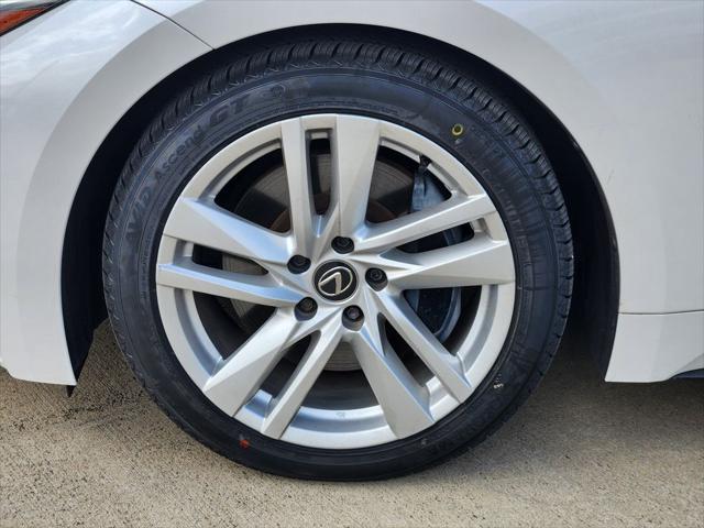 2024 Lexus IS 300 - Photo 10