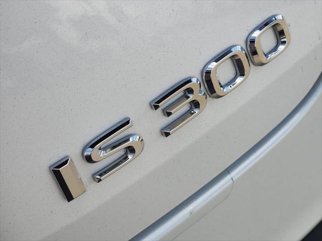 2024 Lexus IS 300 - Photo 12