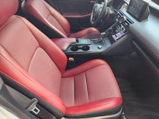 2024 Lexus IS 300 - Photo 14