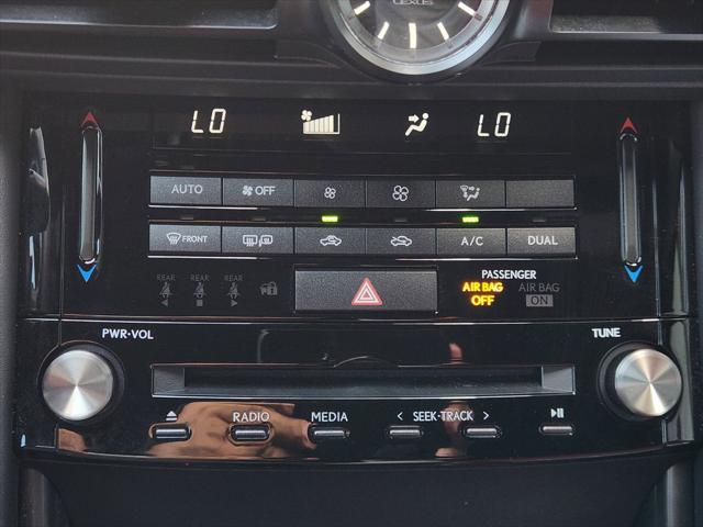 2024 Lexus IS 300 - Photo 19