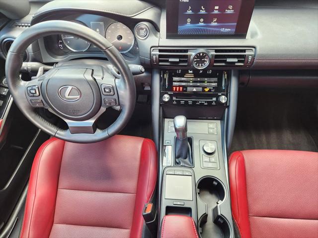 2024 Lexus IS 300 - Photo 27