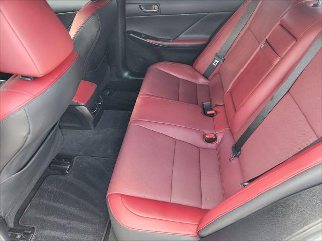 2024 Lexus IS 300 - Photo 31