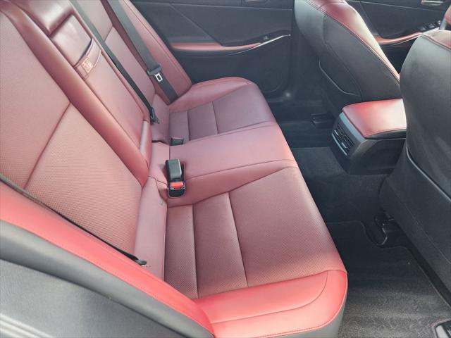2024 Lexus IS 300 - Photo 32