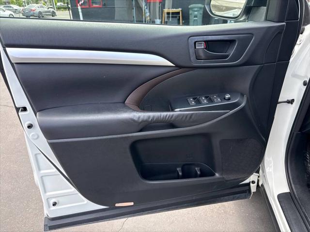 2016 Toyota Highlander LE Plus V6