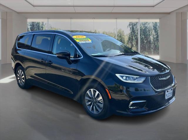 2024 Chrysler Pacifica Hybrid Select