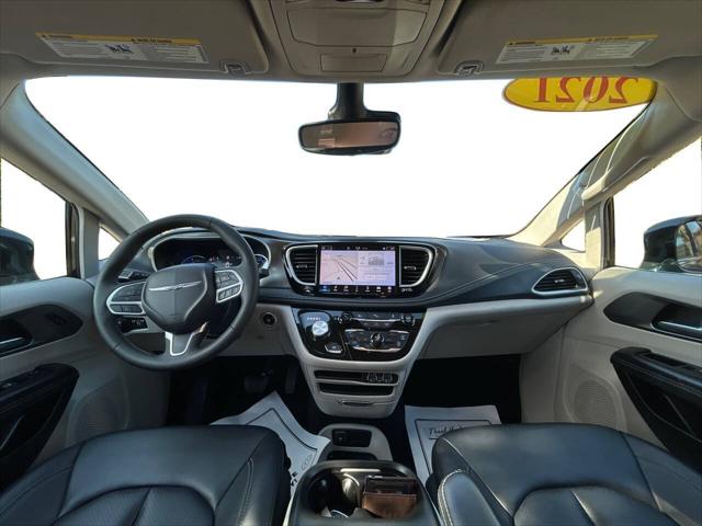 2024 Chrysler Pacifica Hybrid Select