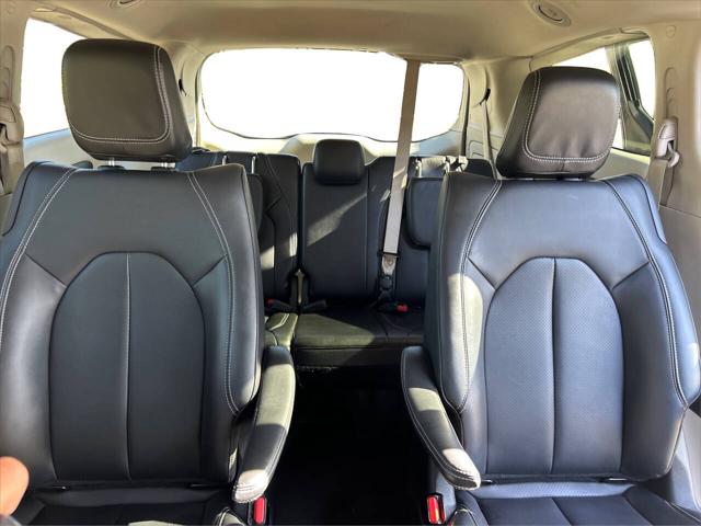 2024 Chrysler Pacifica Hybrid Select