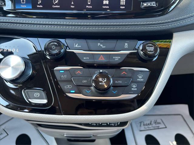 2024 Chrysler Pacifica Hybrid Select