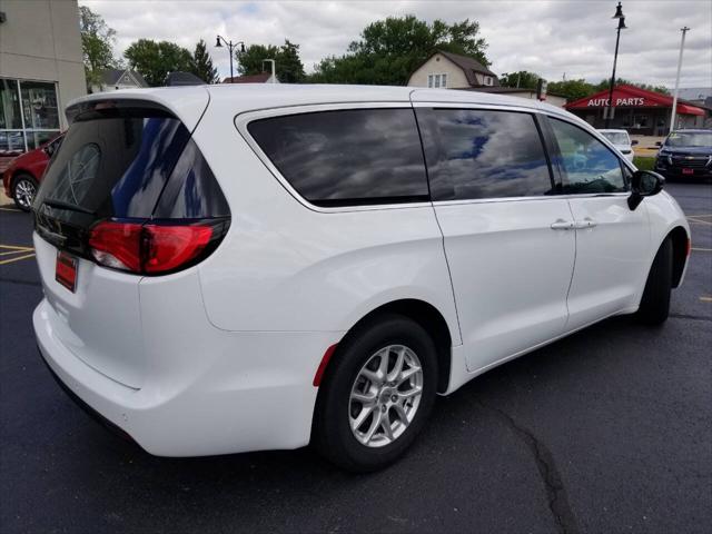 2025 Chrysler Voyager LX