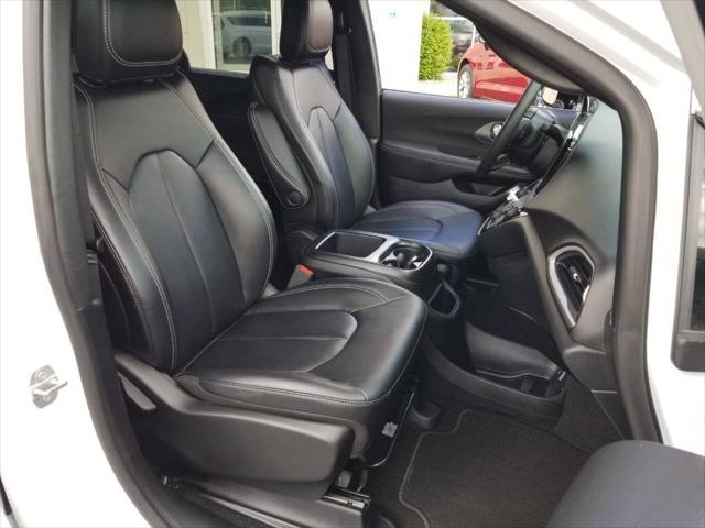 2025 Chrysler Voyager LX