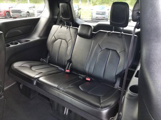 2025 Chrysler Voyager LX