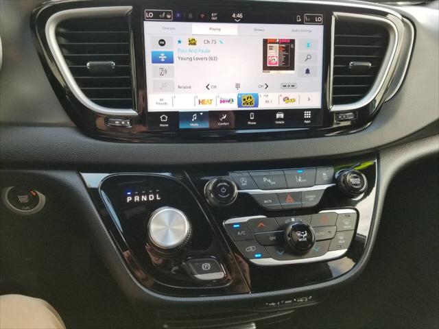 2025 Chrysler Voyager LX