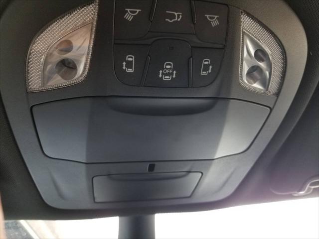 2025 Chrysler Voyager LX