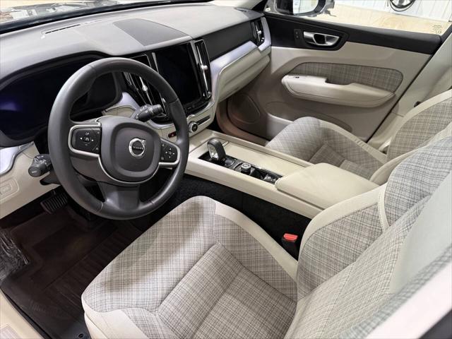 2022 Volvo XC60 B5 Momentum