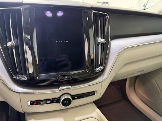 2022 Volvo XC60 B5 Momentum