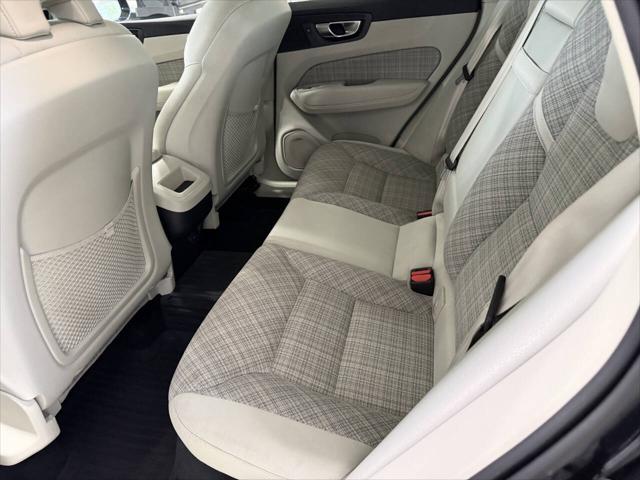 2022 Volvo XC60 B5 Momentum