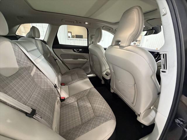 2022 Volvo XC60 B5 Momentum