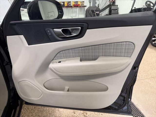 2022 Volvo XC60 B5 Momentum