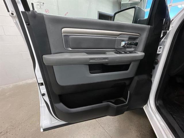 2019 Ram 1500 Classic SLT Crew Cab 4x4 5'7" Box