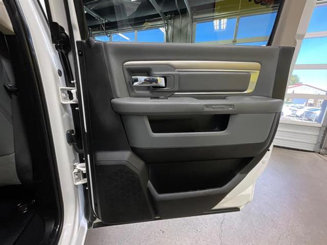 2019 Ram 1500 Classic SLT Crew Cab 4x4 5'7" Box