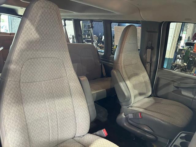 2021 Chevrolet Express Passenger RWD 3500 Extended Wheelbase LS