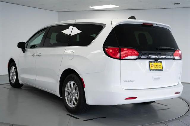 2023 Chrysler Voyager LX